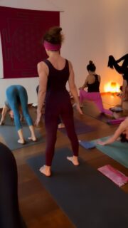 Day 2 shift 2 con @kranti.yoga.movement 🔥🔥🔥
Nel pieno del Mysore style ❤️

#ashtangayogaitalia #yogaforeveryone #mysorestyle #ashtangaintensive #krantimilano