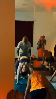 Perché a volte le immagini dicono più di mille parole!!! 😍 

Tre giorni meravigliosi sotto la guida abile e saggia di @kranti.yoga.movement capace di portarci in profondità con leggerezza, tre giorni in cui la bellissima community di AYIers ha celebrato spontaneamente se stessa creando legami ancora più forti, tre giorni di scambio e condivisioni preziose che porteremo con noi a lungo se non per sempre. 

Grazie Kranti, grazie a ognuno di voi che ha reso possibile tutto ciò con la vostra presenza e grazie alla nostra @annalisamusso per aver magistralmente riassunto il tutto ❤ Siete stupendi!

Ashtanga
Yoga
Italia
Milano

#AshtangaYogaItalia #yogaforeveryone #mysorestyle #ashtangayoga #ashtangaintensive